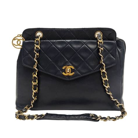 borsa a spalla modello barchetta chanel|Chanel borse.